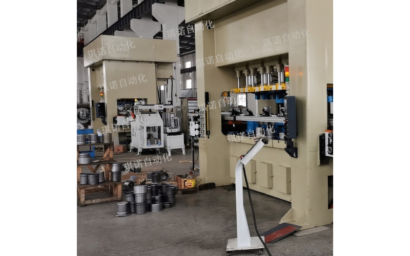 五金沖壓件沖床機械手的應(yīng)用